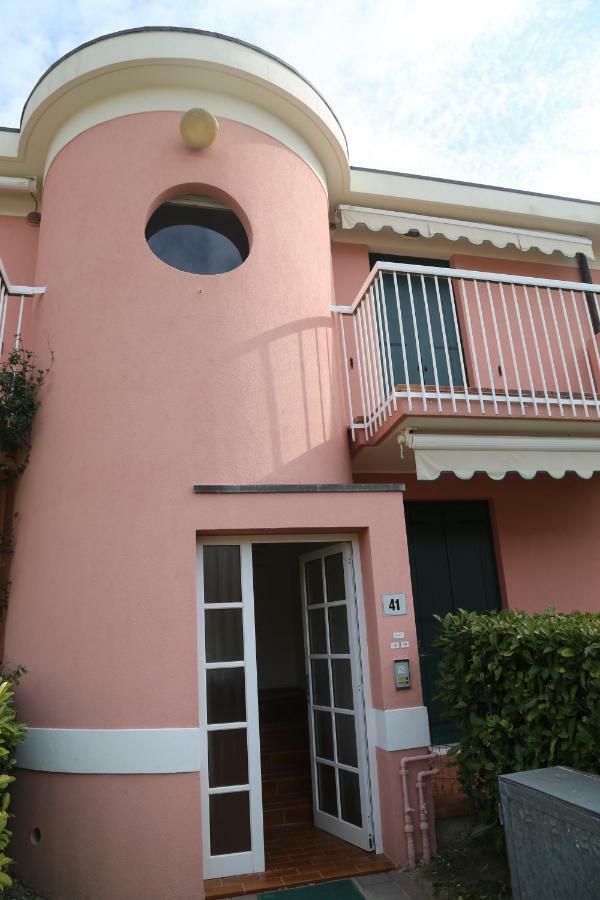 Seaside Terrace & Pool Getaway Apartman Cavallino-Treporti Kültér fotó